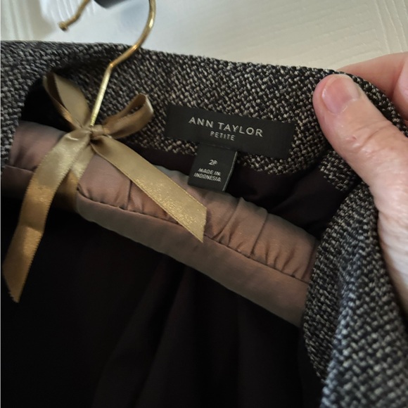 Ann Taylor short lined jacket size 2P - Picture 2 of 3